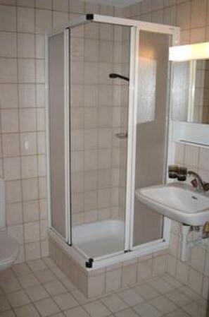 Sinken, Eigentum, Armatur, Spiegel, Zapfhahn, Badezimmer, Dusche, Interior Design, Bad Sink