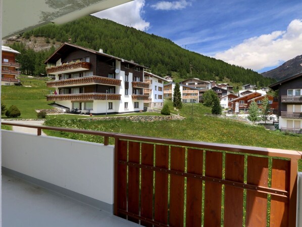 Himmel, Wolke, Gebäude, Pflanze, Fenster, Berg, Holz, Die Architektur, Haus, Grundstueck