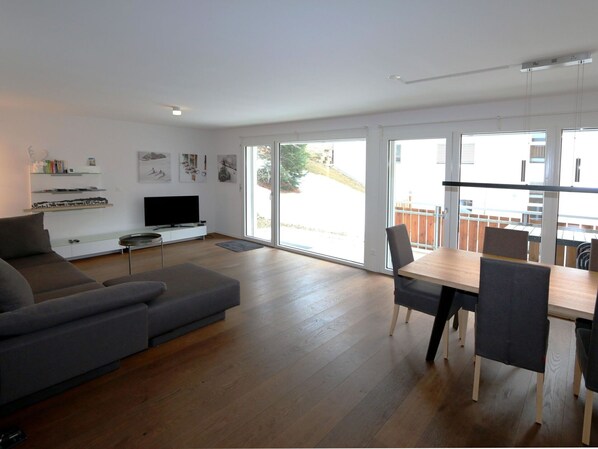 Furniture, Property, Table, Couch, Wood, Building, Flooring, Window, Floor, Shade