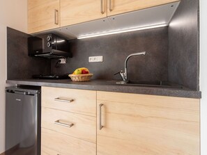 Cabinetry, Property, Countertop, Kitchen Appliance, Kitchen Stove, Home Appliance, Kitchen, Wood, Cooktop, Drawer