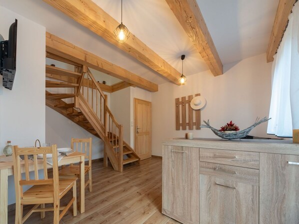 Meubles, Propriété, Cabinetry, Bois, Bâtiment, Architecture, Design Intérieur, Table, Sol, Sol