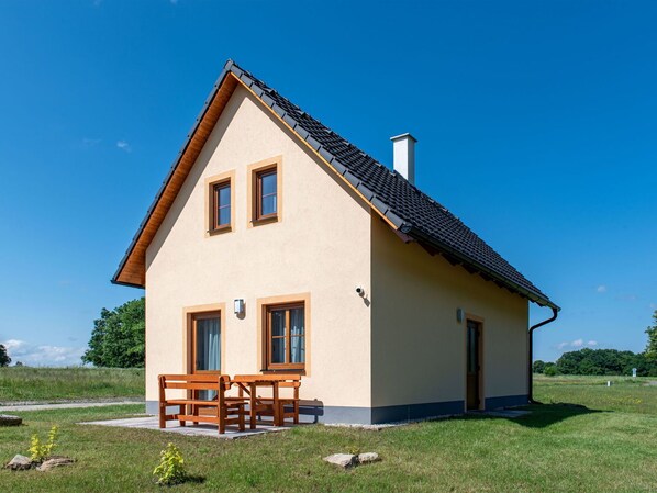 Sky, Building, Plant, Property, Window, Land Lot, House, Tree, Cottage, Shade