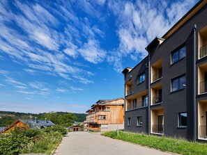 Cloud, Sky, Plant, Building, Daytime, Window, Azure, Road Surface, House, Urban Design