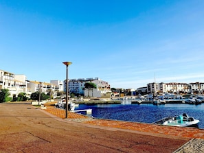 Himmel, Wasser, Boot, Watercraft, GebÀude, Strassenlicht, Wolke, Fahrzeug, Horizont, Stadt