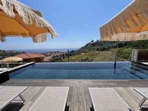 Ciel, L'Eau, Propriété, Bâtiment, Jour, Plante, Lumière, Bleu Azur, Piscine, Fenêtre