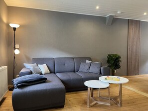 Meubles, Propriété, Canapé, Table, Confort, Bois, Design Intérieur, Sol, Sol, Salon