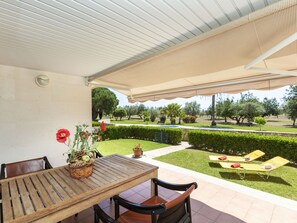 L'Eau, Ciel, Bâtiment, Plante, Propriété, Piscine, Bleu Azur, Arbre, Fenêtre, Maison
