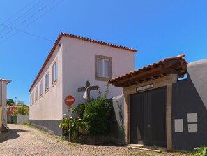 Sky, Plant, Building, Window, Land Lot, Door, Neighbourhood, Rural Area, House, Real Estate