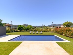 Water, Sky, Building, Plant, Property, Swimming Pool, Azure, Tree, Window, House