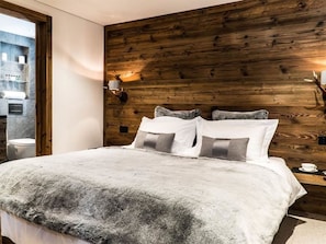 Building, Furniture, Window, Comfort, Wood, Bed Frame, Textile, House, Interior Design, Pillow