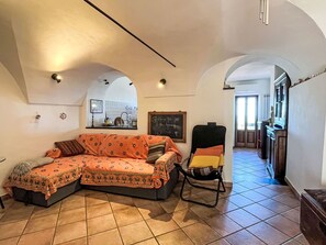Furniture, Interior Design, Wall, Flooring, Couch, Ceiling, Floor, Room, Lighting, Living Room