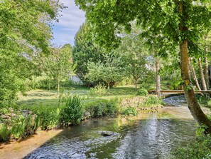 Cloud, Water, Sky, Plant, Property, Azure, Natural Landscape, Swimming Pool, Tree, Vegetation