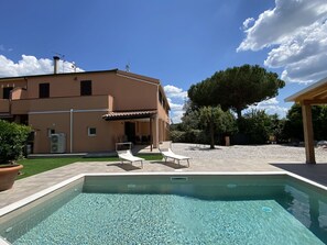 Sky, Plant, Cloud, Water, Building, Azure, Shade, Swimming Pool, Interior Design, Tree