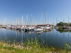 Boot, Blau, Wasser, Yachthafen, Gewässer, Watercraft, Boote Und Boating - Geräte Und Materialien, Mast, Wasserweg, Hafen