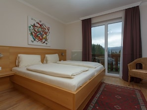 Eigentum, Gebäude, Möbel, Komfort, Azurblau, Holz, Interior Design, Cabinetry, Fenster, Bettrahmen