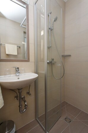 Spiegel, Sinken, Zapfhahn, Armatur, Duschkopf, Gebäude, Bad Sink, Badezimmer, Dusche