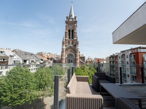 Wolke, Pflanze, Himmel, Gebäude, Daytime, Eigentum, Fenster, Baum, Haus, Grundstueck