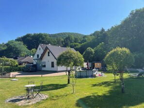 Pflanze, Himmel, Natürliche Landschaft, Baum, Grundstueck, Haus, Hochland, Gras, Hütte, Freizeit