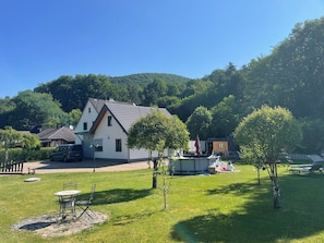 Pflanze, Himmel, Natürliche Landschaft, Baum, Grundstueck, Haus, Hochland, Gras, Hütte, Freizeit