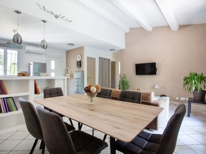 L'Eau, Bâtiment, Plante, Arbre, Fenêtre, Piscine, Design Urbain, Condominium, Loisir, Immobilier