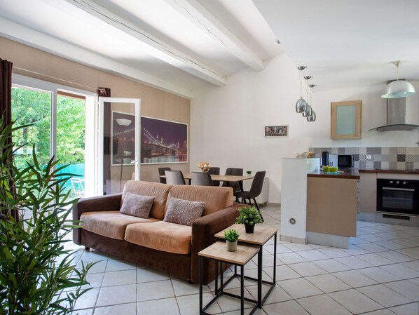 L'Eau, Bâtiment, Plante, Arbre, Fenêtre, Piscine, Design Urbain, Condominium, Loisir, Immobilier