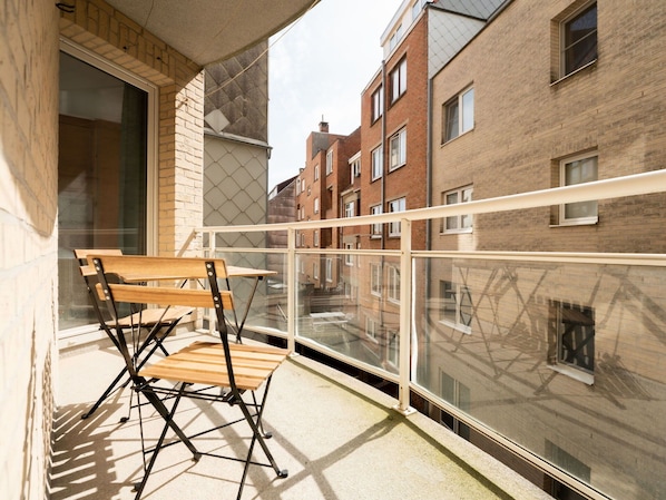Eigentum, Gebäude, Fenster, Holz, Schatten, Fussboden, Flooring, Wand, Himmel, Materialeigenschaft