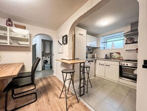 Cabinetry, Meubles, Table, Propriété, Comptoir, Chaise, Cuisine, Bâtiment, Bois, Cadre