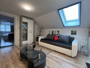 Property, Furniture, Couch, Comfort, Wood, Interior Design, Living Room, Architecture, Studio Couch, Floor