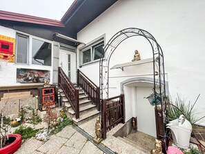 Plant, Building, Houseplant, Flowerpot, Window, Architecture, House, Interior Design, Door, Porch