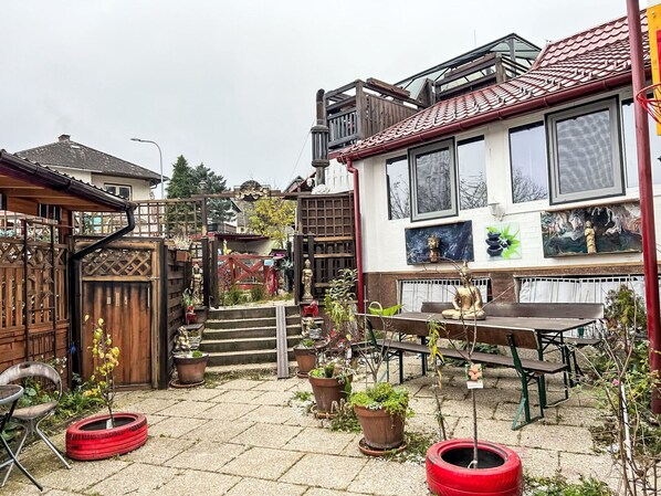 Plant, Property, Building, Flowerpot, Window, Houseplant, Sky, Leisure, House, Outdoor Furniture