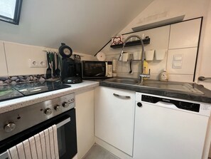 Propriété, Appareil De Cuisine, Cooktop, Cuisinière, Gaz Poele, Cuisine, Cabinetry, Le Fourneau, Électroménager, Design Intérieur
