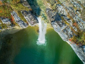 Wasservorräte, Wasser, Gewässer, Natur, Grün, Wasserlauf, Natürliche Landschaft, \"Fels, Terrain, Wasserfall