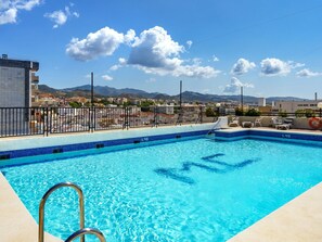 L'Eau, Plante, Bâtiment, Jour, Propriété, Piscine, Fenêtre, Ciel, Bleu Azur, La Nature