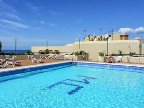 L'Eau, Plante, Bâtiment, Jour, Propriété, Piscine, Fenêtre, Ciel, Bleu Azur, La Nature