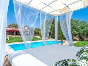 Wasser, Pflanze, Gebäude, Daytime, Eigentum, Schwimmbad, Fenster, Himmel, Azurblau, Natur