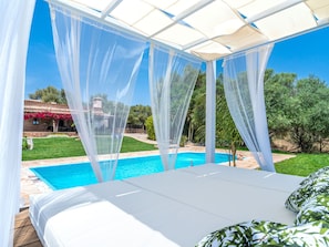 Wasser, Pflanze, Gebäude, Daytime, Eigentum, Schwimmbad, Fenster, Himmel, Azurblau, Natur