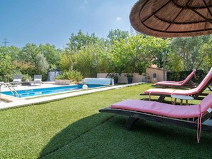 Ciel, Vert, Plante, Bâtiment, Ombre, Mobilier De Jardin, Herbe, Rectangle, Confort, Loisir