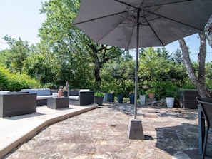 Plante, Propriété, Ciel, Ombre, Parapluie, Arbre, Espace Public, Loisir, Immobilier, Paysage