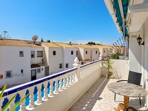 Plante, Bâtiment, Jour, Propriété, L'Eau, Ciel, Bleu, Bleu Azur, Arbre, Arecales