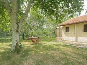 Wolke, Tabelle, Himmel, Möbel, Eigentum, Stuhl, Gebäude, Wasser, Gartenmöbel, Interior Design