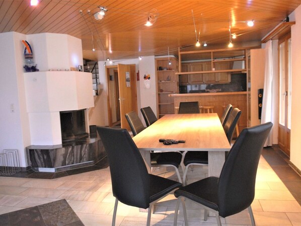Meubles, Table, Bâtiment, Chaise, Bois, Design Intérieur, Sol, Sol, Maison, Immobilier