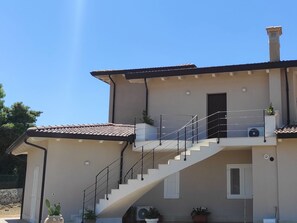 Ciel, Propriété, Plante, Bâtiment, Fenêtre, Ombre, Maison, Design Urbain, Matériel De La Propriété