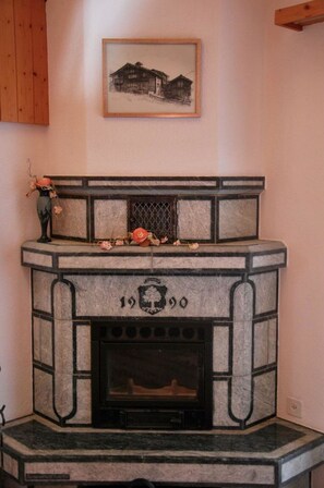 Feuerstelle, Holz, Rechteck, Holzbeize, Flooring, Fussboden, Wohnzimmer, Hartholz, Gas, Haus