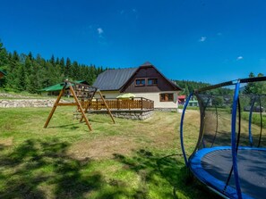 Plant, Sky, Tree, Cloud, Outdoor Recreation, Land Lot, Shade, Leisure, Wood, Grass