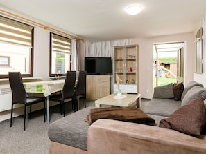 Möbel, Fenster, Tabelle, Stuhl, Holz, Komfort, Couch, Flooring, Wohnzimmer, Fussboden