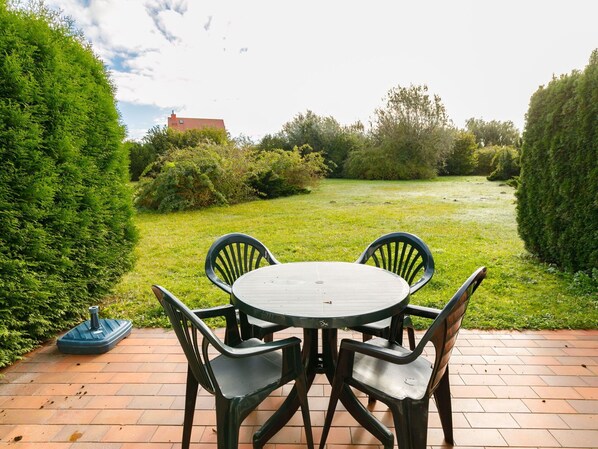 Plant, Furniture, Sky, Property, Table, Chair, Green, Nature, Outdoor Table, Tree