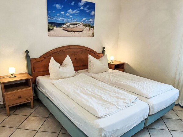 Möbel, Gebäude, Komfort, Bettrahmen, Holz, Bett, Kissen, Textil, Interior Design, Fussboden