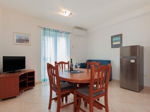Table, Furniture, Property, Chair, Wood, Interior Design, Building, Flooring, Living Room, Floor