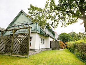 Plante, Ciel, Bâtiment, Arbre, Paysage Naturel, Lot Terre, Fenêtre, Herbe, Chalet, Paysage