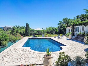 Azul, Piscina, Recurso, Losa, Sombra, Jardín, Paisajismo, Mueble Para Exteriores, Inmuebles, Fuente De Agua